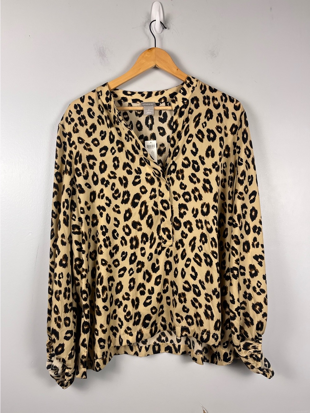 New CHICO'S Animal Print Bishop Sleeve drama sleeve Blouse size 3/16-18